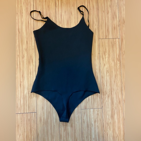 Elegant Black Shapewear Bodysuit - Picture 3 of 4